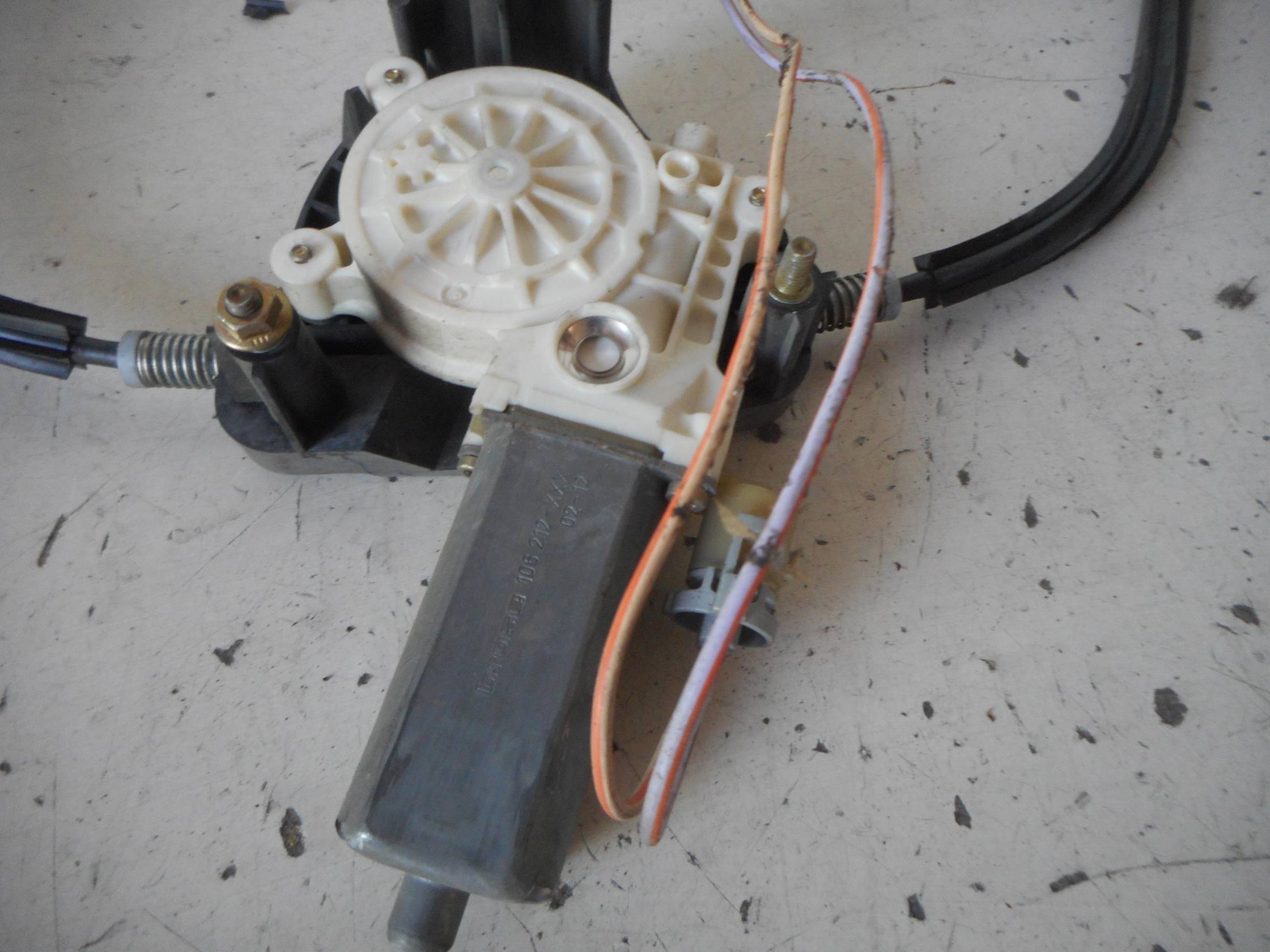 Alzacristallo elettr. porta ant. con motorino dx.